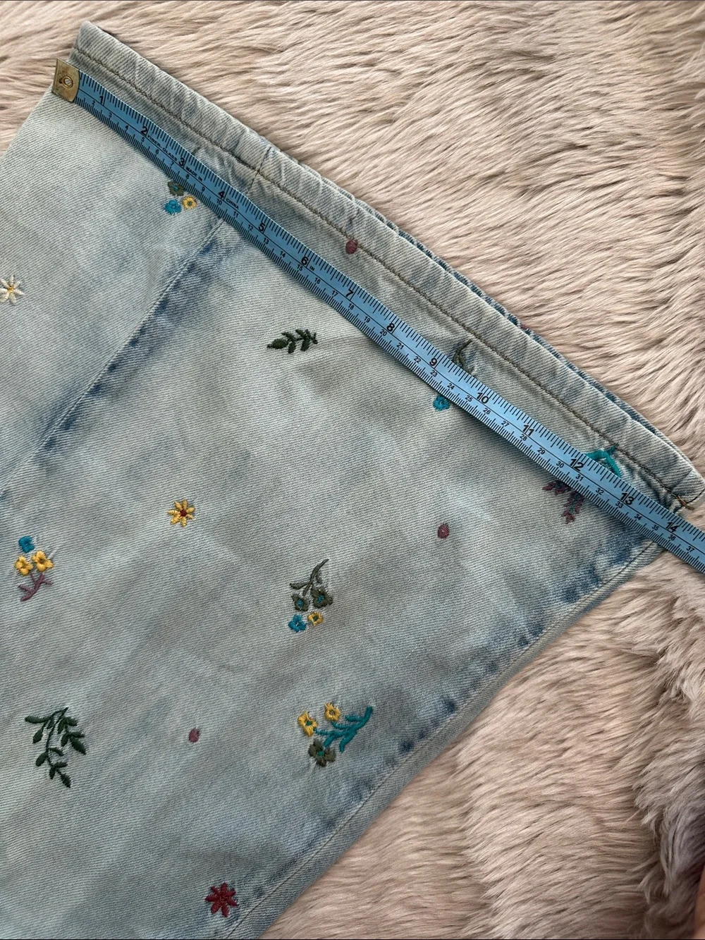 Pilcro by Anthropologie Adi Mid-Rise Flare Ditsy Jeans - Picture 9 of 11